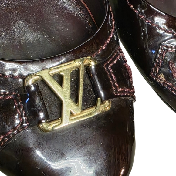 Louis Vuitton Burgundy Patent Leather LV Logo Flats - Picture 15 of 15